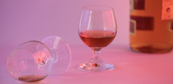 Pierwsze objawy alkoholizmu – jak rozpoznać początek nałogu alkoholowego?